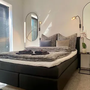  Apartment Stilvolles, Neues Mit Balkon In Im 1ten Obergeschoss